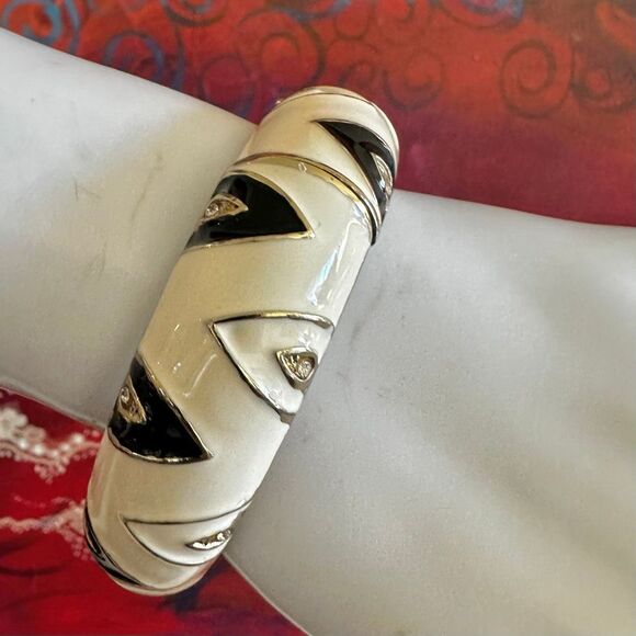 Sequin Black & Ivory Enamel Zigzag Clamper Bracelet - Picture 1 of 11